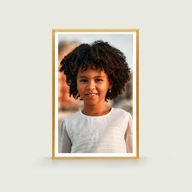 Pinpin 2.0 Aluminum Digital Frame – Sleek Golden Style