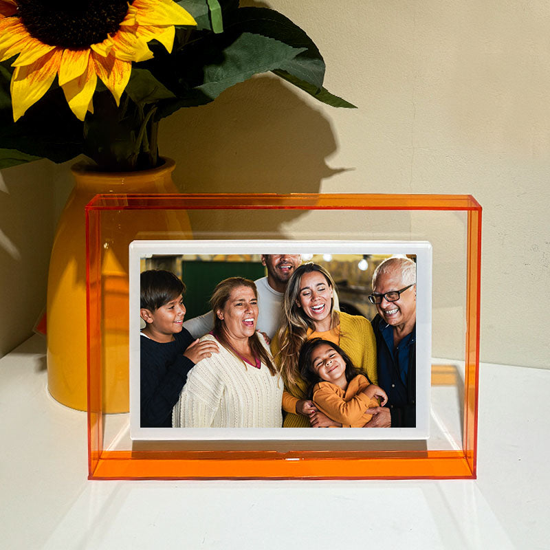 Pinpin: Intelligent Cloud Photo Frame